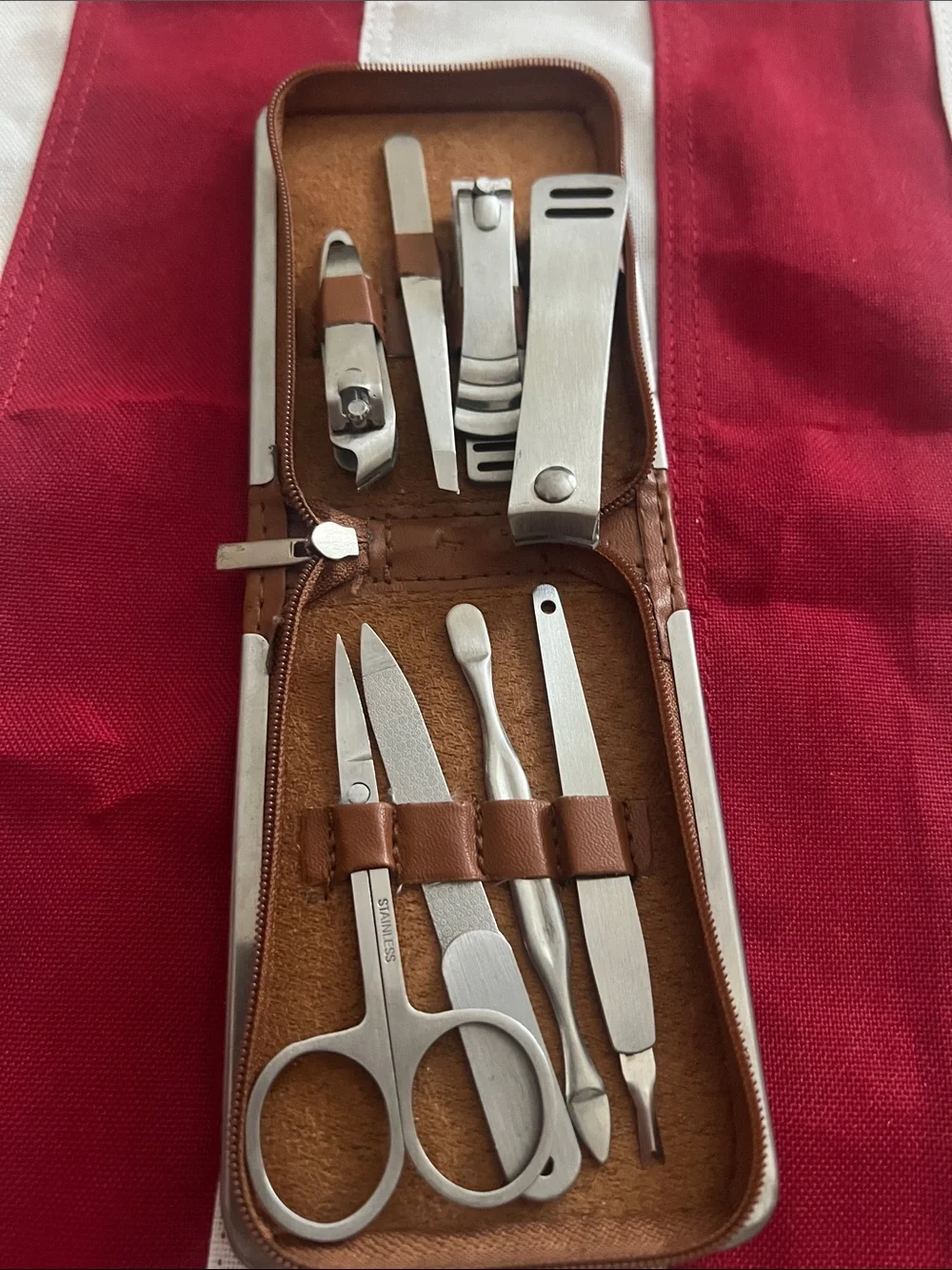 Nail grooming kit